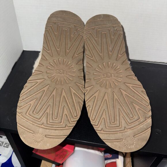 Women’s Ugg Classic Mini Fluff Quilted Boot Size 6 Cozycore Trendy Comfort - Picture 6 of 7